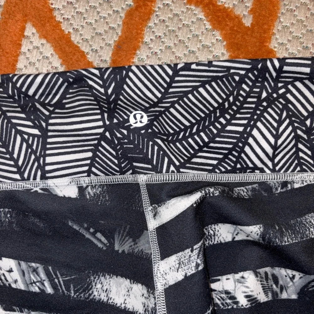 Lululemon Wunder Under Crop Leggings Black White Palm Stripe Print Size 10 - Picture 6 of 8